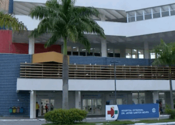 Mulher é queimada pelo companheiro com álcool em Ecoporanga (ES). Suspeito foi liberado após depor. Vítima foi transferida de helicóptero com queimaduras no rosto e abdômen.