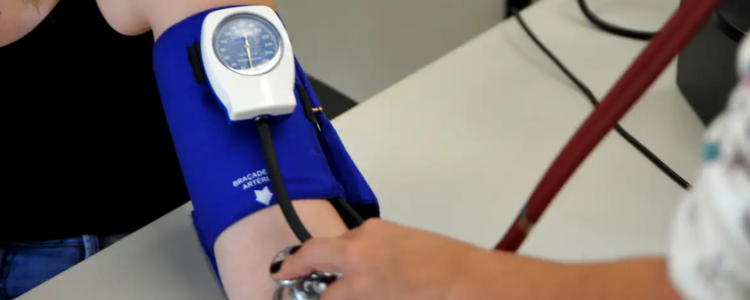 No Dia Mundial da Hipertensão, especialistas alertam para os riscos da doença que atinge 30% da população adulta no Brasil e pode levar a infarto, AVC e insuficiência renal.