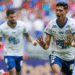 Domingo de clássicos no Brasileirão: Bahia bate o Vitória com um a menos, Corinthians vence o Santos, Vasco goleia com Diniz e São Paulo escapa da zona de rebaixamento.