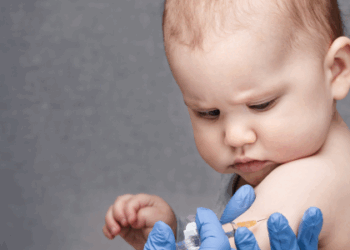 Ministério da Saúde incorpora vacina para gestantes e anticorpo monoclonal ao SUS para prevenir complicações do vírus sincicial respiratório, principal causa de bronquiolite em bebês.