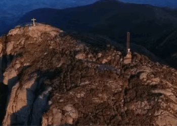 Travessia dos 7 Cumes vai conectar Espírito Santo e Minas Gerais com 60 km de trilhas pelo Parque Nacional do Caparaó, passando por sete picos, incluindo o Pico da Bandeira. Projeto mira turistas nacionais e internacionais de aventura.