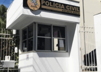 Por causa do ponto facultativo do Dia da Colonização do Solo Espírito-Santense, algumas delegacias da Polícia Civil do ES não funcionarão nesta sexta (23). Veja unidades 24h e como registrar boletim online.