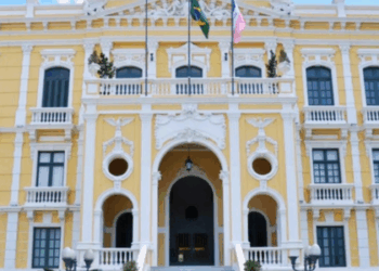O salário dos servidores do Executivo Estadual será pago no dia 30 de maio com reajuste de 4,5% e aumento do auxílio alimentação para R$ 800. Veja quem recebe o adiantamento do 13º.