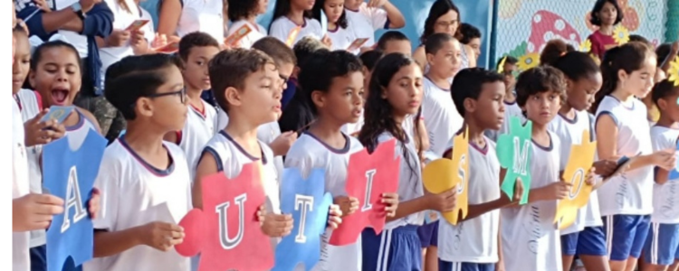 A Câmara de Vitória aprovou a lei que permite o uso do símbolo do autismo nos uniformes escolares da rede pública. Medida busca facilitar a identificação de alunos com TEA e promover conscientização.