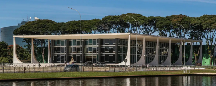 Ministro Alexandre de Moraes ouve hoje Tarcísio de Freitas e outros aliados de Bolsonaro na ação penal sobre a tentativa de golpe. Saiba quem são as testemunhas e os detalhes da investigação.