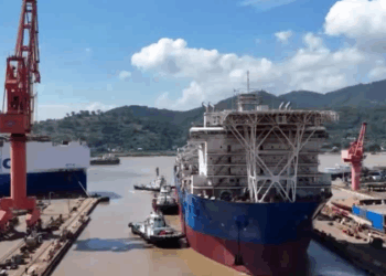 China se torna o primeiro país a produzir um navio de engenharia naval supergrande de 45 mil toneladas. O Windpiper vai operar na instalação de turbinas eólicas no mar.