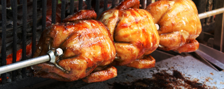 Rússia, Bielorrússia, Armênia e Quirguistão flexibilizam restrições à carne de frango do Brasil devido à gripe aviária, mantendo suspensão apenas para o Rio Grande do Sul. Veja o impacto.