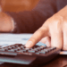 Espírito Santo tem a terceira menor taxa de inadimplência do país. Estado registra 41,5%, abaixo da média nacional. Entenda os motivos e os dados.