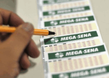 Mega-Sena sorteia hoje (terça-feira) prêmio acumulado de R$ 7,5 milhões. Veja como apostar, horário do sorteio e onde acompanhar ao vivo.