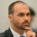O STF autorizou investigação contra Eduardo Bolsonaro por declarações contra autoridades brasileiras nos EUA. Diplomatas brasileiros serão ouvidos em inquérito que atende pedido da PGR. Saiba mais.