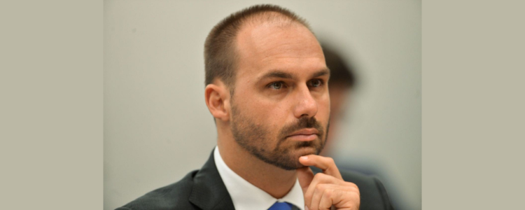 O STF autorizou investigação contra Eduardo Bolsonaro por declarações contra autoridades brasileiras nos EUA. Diplomatas brasileiros serão ouvidos em inquérito que atende pedido da PGR. Saiba mais.
