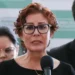 Ministro Alexandre de Moraes nega recurso da DPU e mantém execução da pena de 10 anos da deputada Carla Zambelli por invasão ao sistema do CNJ; parlamentar está foragida na Itália.