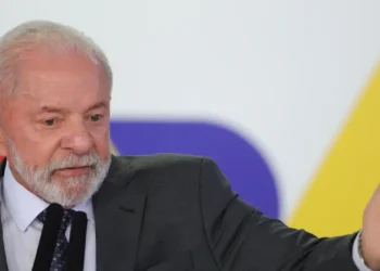 Lula defende exploração de petróleo na Margem Equatorial e diz que Brasil não pode abrir mão da riqueza enquanto países ricos continuam explorando combustíveis fósseis.