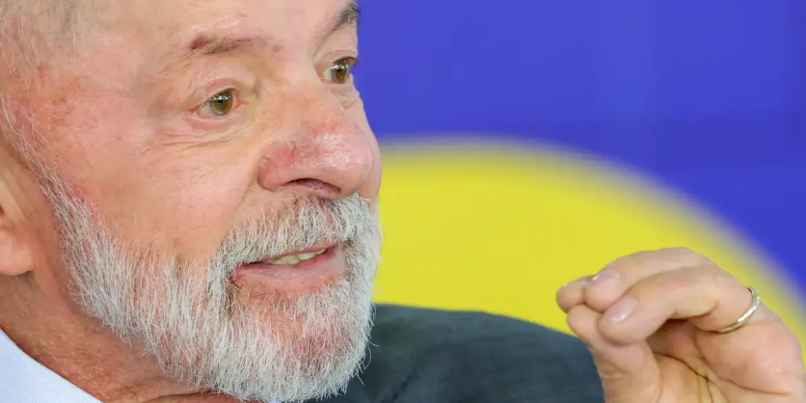 Lula anuncia crédito para compra de moto elétrica por entregadores, botijão de gás gratuito para famílias do CadÚnico e financiamento para reforma de moradia. Medidas devem ser divulgadas ainda este mês.