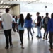 Programa Pé-de-Meia 2025 paga nesta quinta (26) a 4ª parcela de R$ 200 a estudantes nascidos em julho e agosto. Pagamento segue calendário escalonado e exige frequência mínima de 80%.