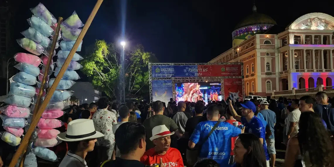 O Festival de Parintins 2024 segue até este domingo (29), com apresentações dos bois Caprichoso e Garantido, programação cultural intensa e público estimado em 130 mil pessoas.