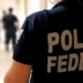A Polícia Federal realizou a Operação Multiplus para combater o compartilhamento de pornografia infantil. Ação ocorreu em quatro estados e resultou em prisão por posse de material com cenas de abuso sexual infantojuvenil.