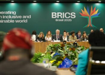 Durante a 15ª Reunião de Ministros da Saúde do Brics, Alexandre Padilha destaca desafios globais e defende cooperação em saúde entre os países do bloco.