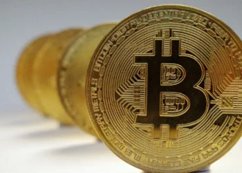 STJ decide que empresas de criptomoedas devem indenizar usuários por fraudes mesmo com autenticação em dois fatores. Responsabilidade é comparável à de bancos, diz corte.
