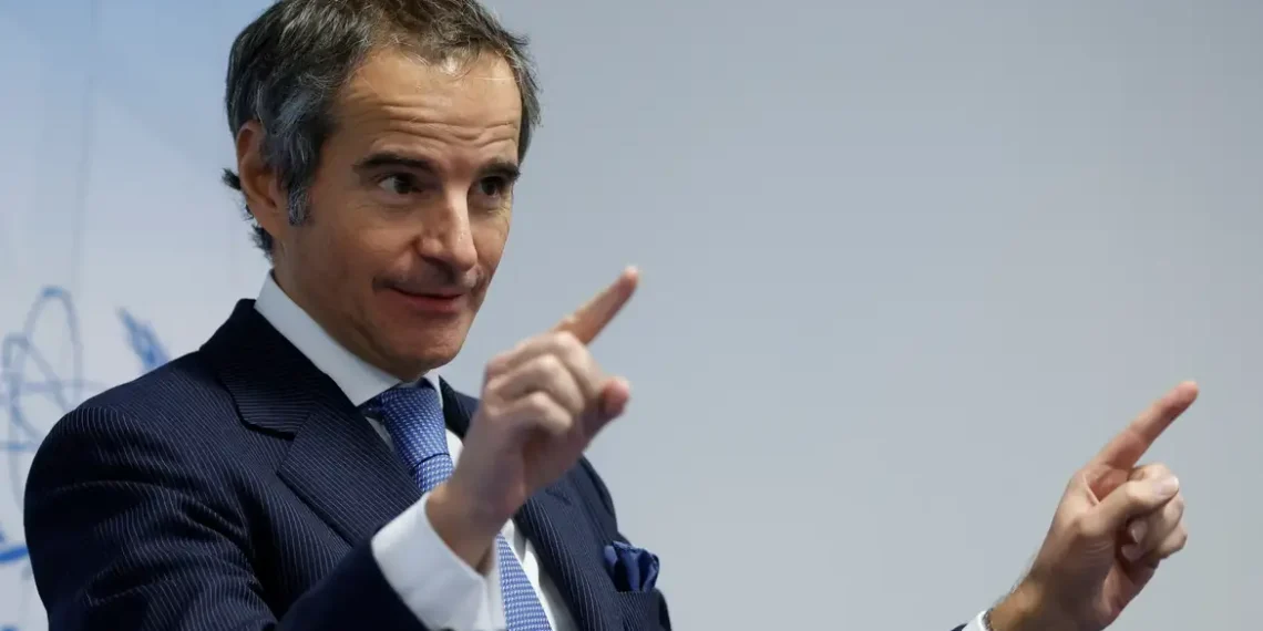 AIEA afirma não ter provas de que o Irã construa bomba atômica, mas alerta sobre urânio a 60%. Críticas de Teerã acusam uso político da agência. Saiba mais sobre a tensão com EUA e Israel.