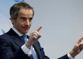 AIEA afirma não ter provas de que o Irã construa bomba atômica, mas alerta sobre urânio a 60%. Críticas de Teerã acusam uso político da agência. Saiba mais sobre a tensão com EUA e Israel.
