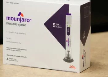 Anvisa aprova o uso do Mounjaro, da farmacêutica Lilly, para emagrecimento em pessoas com sobrepeso ou obesidade. Medicamento inovador usa duplo mecanismo hormonal e amplia opções de tratamento.