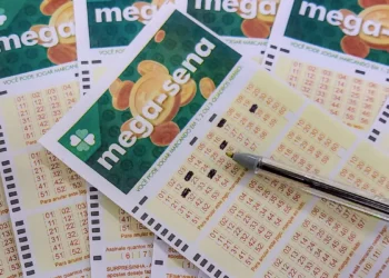 Mega-Sena sorteia hoje (12/06) o concurso 2.875 com prêmio acumulado de R$ 90 milhões. Veja como apostar e onde assistir ao sorteio ao vivo.