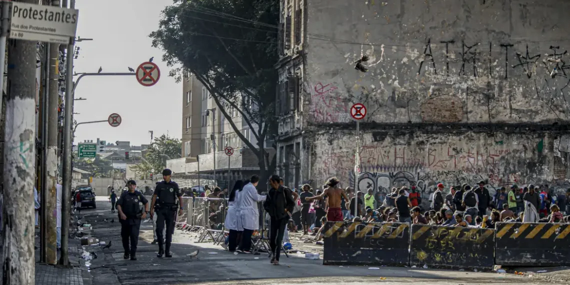 Relatório do Grupo de Trabalho Interinstitucional sobre a Cracolândia propõe soluções com foco em direitos humanos, redução de danos e combate ao racismo estrutural. Lançamento ocorreu nesta sexta (27) em SP.