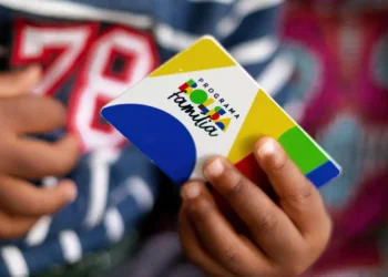 Pagamento de junho do Bolsa Família é realizado nesta quarta (25) para beneficiários com NIS final 7. Valor médio do benefício é de R$ 666,01. Auxílio Gás também é pago, com valor de R$ 108.
