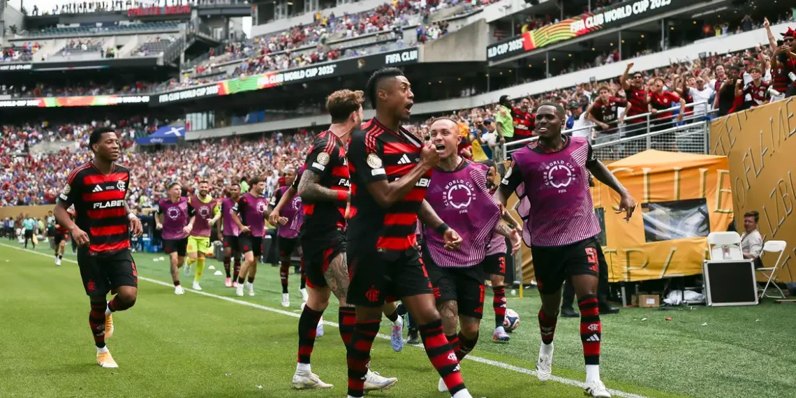 O Flamengo venceu o Chelsea por 3 a 1 na Copa do Mundo de Clubes da Fifa e lidera o Grupo D. Com a vitória, o time brasileiro fica muito perto das quartas de final e mostra força diante das potências europeias.