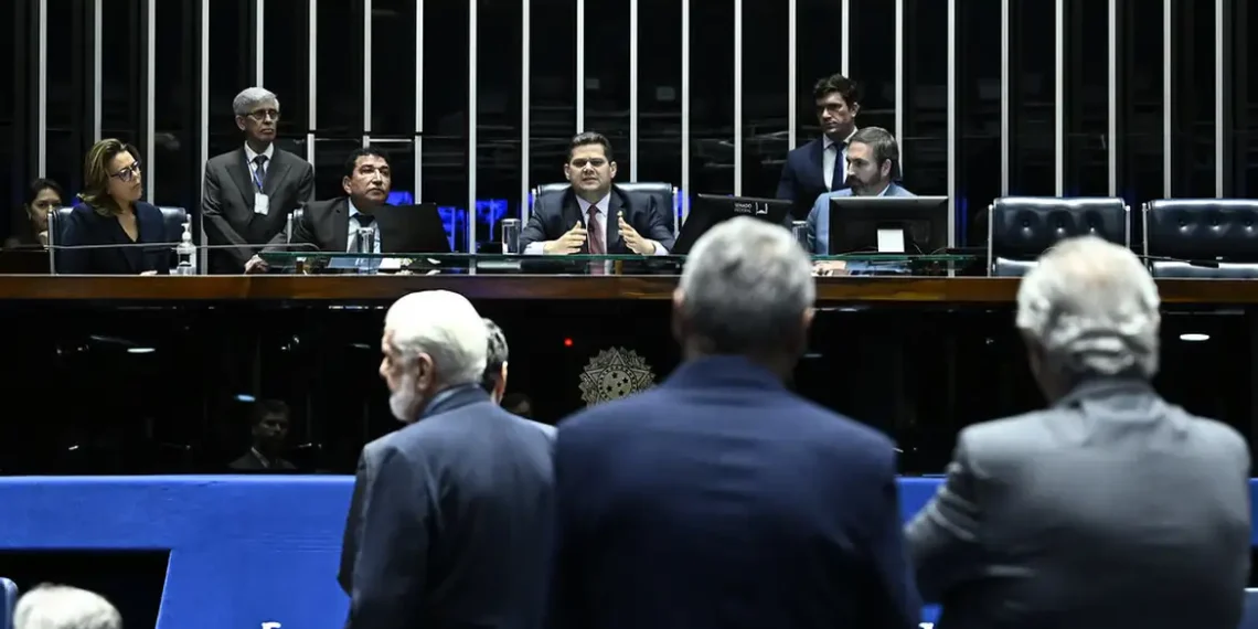 Senado aprova projeto que garante 30% de mulheres nos conselhos de administração de estatais. Cota inclui reserva para mulheres negras e com deficiência.