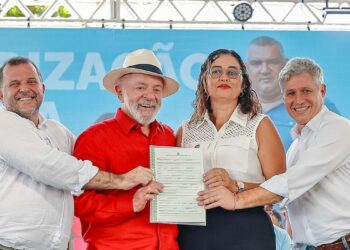 Presidente Lula e governador do Tocantins assinam acordo para acelerar regularização fundiária de 1,9 milhão de hectares. Medida beneficia agricultores e fortalece segurança jurídica no estado.
