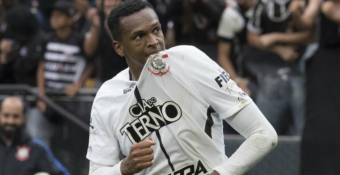 Jô, ex-atacante da Seleção Brasileira, é preso pela terceira vez por falta de pagamento de pensão alimentícia. Detenção ocorreu no aeroporto de Guarulhos.