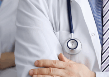 Edital do Enamed 2025 foi publicado: saiba datas de inscrição (7 a 18/07), prova (19/10), como a nota é usada em residências médicas e diferenças para o Enade.