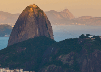 Global Liveability Index 2025 aponta Rio de Janeiro como melhor cidade do Brasil para viver, subindo 0,7 ponto no ranking internacional.