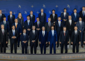 Espanha resistiu às ameaças de Trump na OTAN e garantiu apoio europeu. Entenda o embate sobre gastos militares e tarifas comerciais.