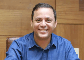 Após Itamaraty recusar custear translado, prefeitura de Niterói se oferece para trazer corpo de Juliana Marins. Romário propõe mudança na lei.