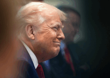 Juíza federal de Boston derruba medida da era Trump que limitaria verbas para universidades em pesquisas de IA, cibersegurança e semicondutores.