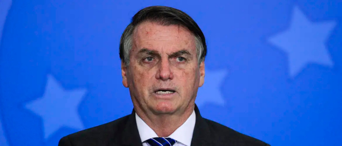 Jair Bolsonaro passa mal durante evento em Goiânia e cancela compromissos em Goiás. Ex-presidente foi levado a Brasília; saúde segue fragilizada desde atentado.