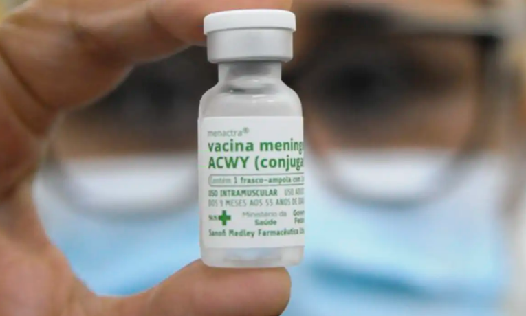 A partir de 1º de julho, crianças com 12 meses de idade receberão a vacina meningocócica ACWY como reforço, em vez da Meningocócica C. Mudança amplia proteção contra a meningite.