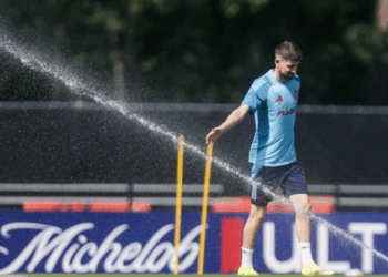 Recuperado de lesão no joelho, meia uruguaio pode reforçar o time nas oitavas de final neste domingo, em confronto decisivo contra o Bayern de Munique
