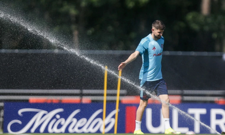 Recuperado de lesão no joelho, meia uruguaio pode reforçar o time nas oitavas de final neste domingo, em confronto decisivo contra o Bayern de Munique
