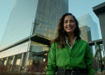 Petrobras lança nova campanha com Camila Pitanga e Diogo Nogueira para reforçar compromisso com a transição energética justa. Peças chegam à TV, rádio e digital a partir de julho.
