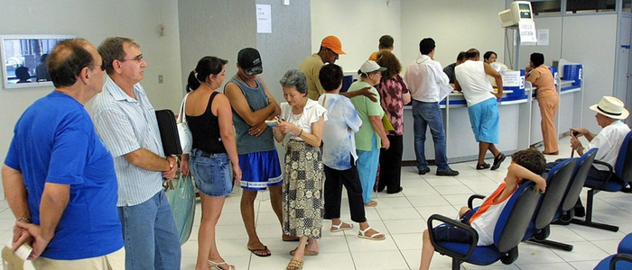 Fila do INSS supera 2,4 milhões de pedidos em junho. Aposentadorias, auxílios e pensões estão entre os processos mais afetados. Veja como o governo pretende agir