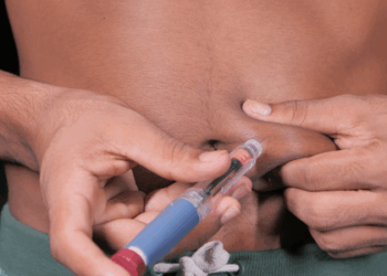 A partir desta segunda, medicamentos como Ozempic e Mounjaro só poderão ser vendidos com retenção de receita médica. Nova norma visa coibir uso irregular.