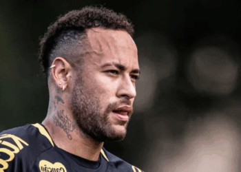 Contrato de Neymar com o Santos termina em 30 de junho. Jogador quer ficar, mas ainda não há acordo. Clube turco e o Fluminense já demonstraram interesse.