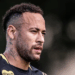 Contrato de Neymar com o Santos termina em 30 de junho. Jogador quer ficar, mas ainda não há acordo. Clube turco e o Fluminense já demonstraram interesse.