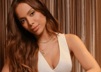 Anitta cancelou sua estreia no São João de Campina Grande após diagnóstico de infecção bacteriana severa. A cantora está em tratamento e pediu apoio dos fãs.