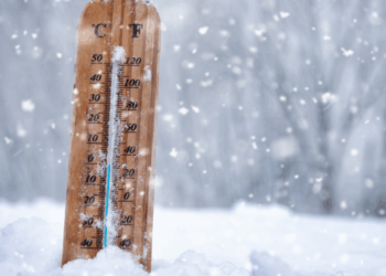 Inmet emite alerta amarelo e laranja para frio intenso em 12 estados brasileiros, com previsão de geadas no Sul e temperaturas até 5°C abaixo da média. Saiba como se proteger.