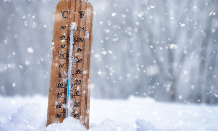 Inmet emite alerta amarelo e laranja para frio intenso em 12 estados brasileiros, com previsão de geadas no Sul e temperaturas até 5°C abaixo da média. Saiba como se proteger.